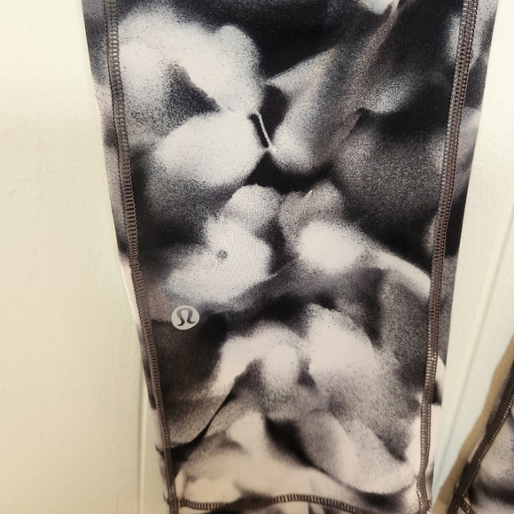 Lululemon Speed Up Crop Black Grey White Size 10 - Picture 8 of 16